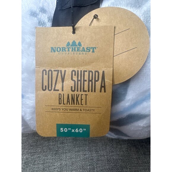 Northeast Outfitters Cozy Sherpa Blanket 50"x60" Blue Holiday Snowflake Print - Picture 5 of 6
